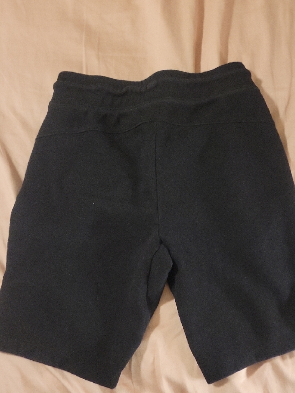 GAP Men's Black Athletic Zip-Pocket Shorts - Picture 2 of 3